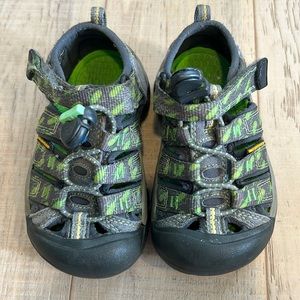 Keens Toddler Size 8